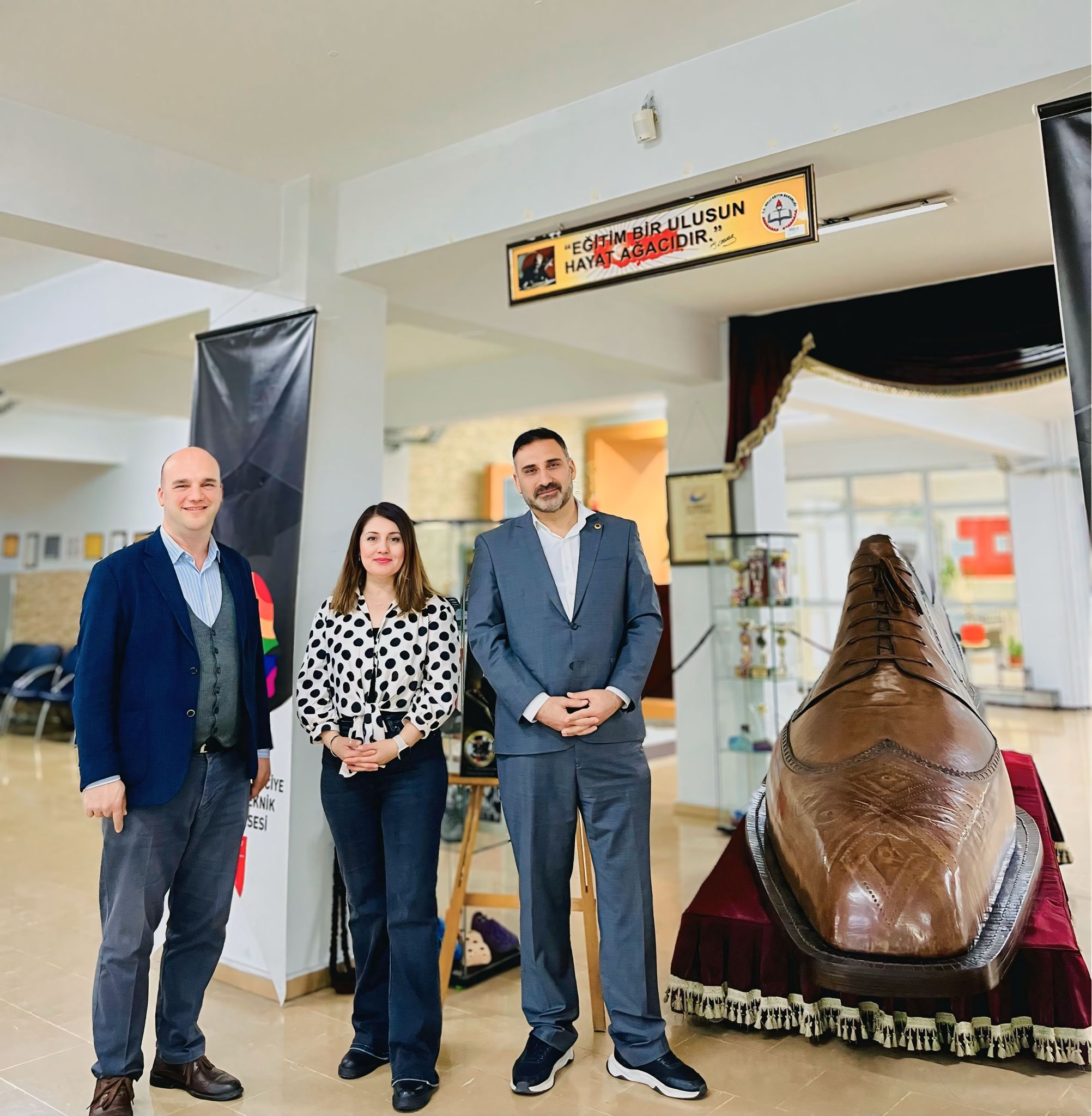 Ayakkabı Tasarım ve Üretimi Program Başkanı Öğr. Gör. Gönül SEMİZ'in TASEV Vakfı ziyareti